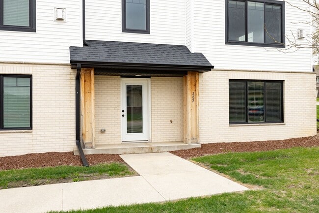 Building Photo - 290 Kenneth Dr