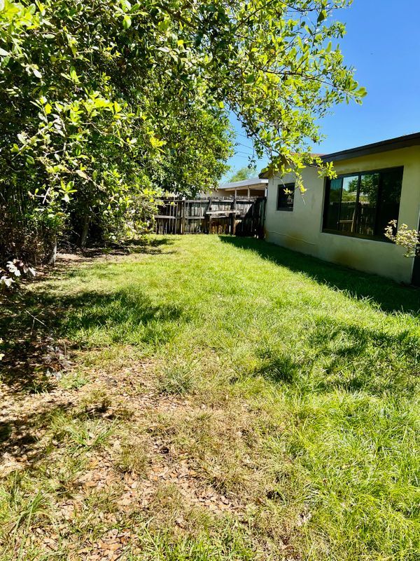 Building Photo - 7619 Dilido Blvd