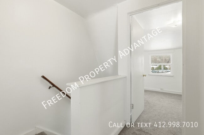 Building Photo - 3396 Columbia Dr