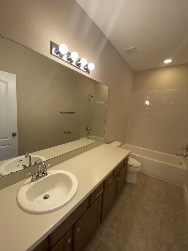 Building Photo - 7582 Lake Albert Dr