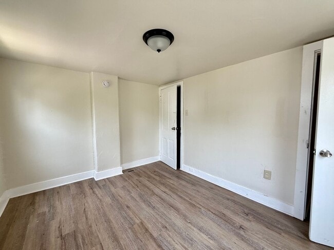 Building Photo - Updated 2 Bedroom Home FOR RENT in Bridget...