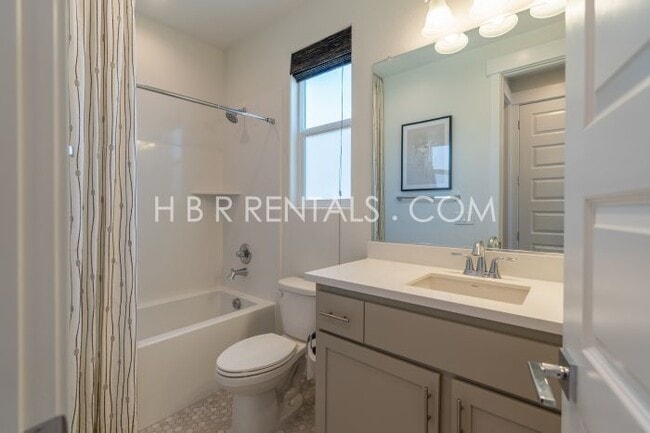 Building Photo - Welcome to your new casita in Tracy, CA! +...