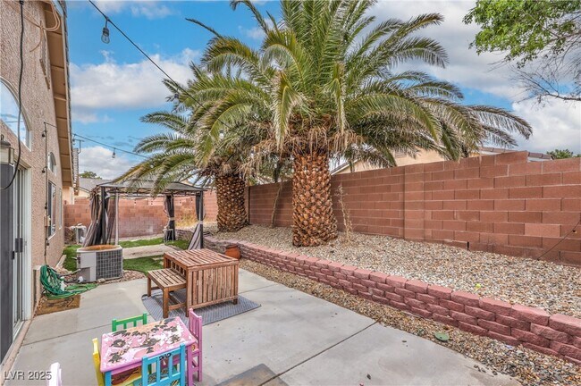 Building Photo - 8136 Shady Glen Ave