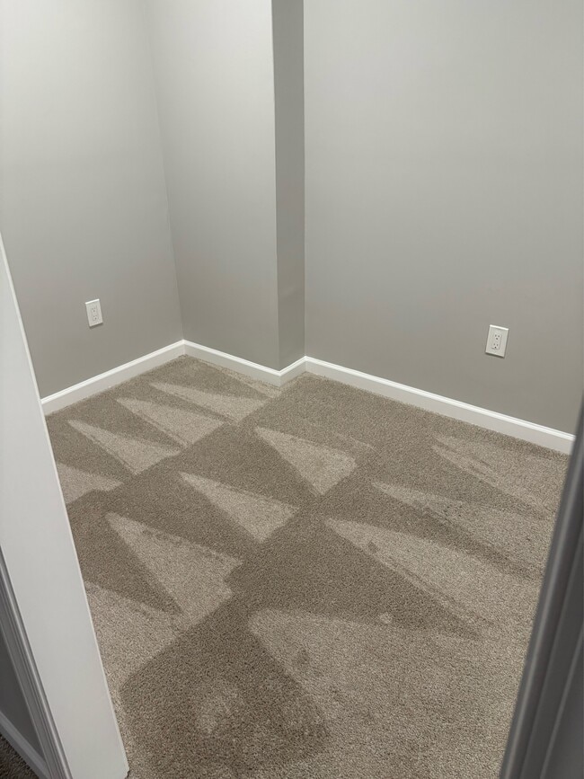 Building Photo - 636 E 29th St