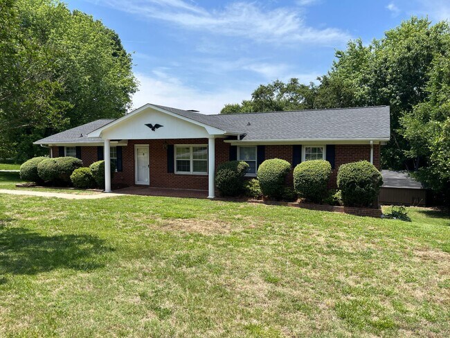 Building Photo - Spacious 4-Bedroom 3-Bathroom Brick Home in Arcadia Area