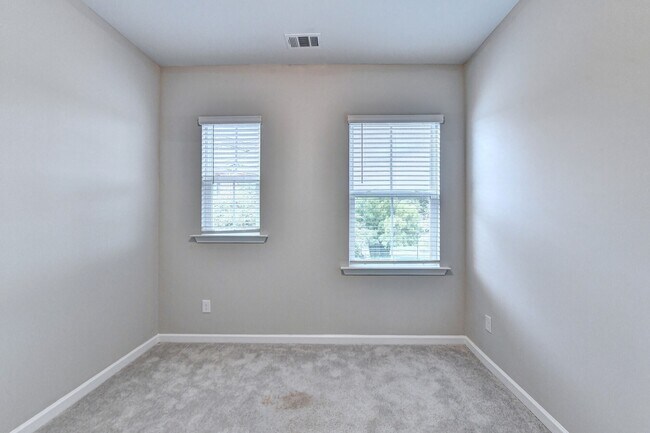 Building Photo - 4655 White St