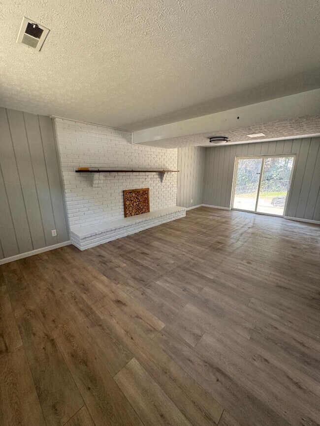 Building Photo - 6223 Branch Hill-Guinea Pike