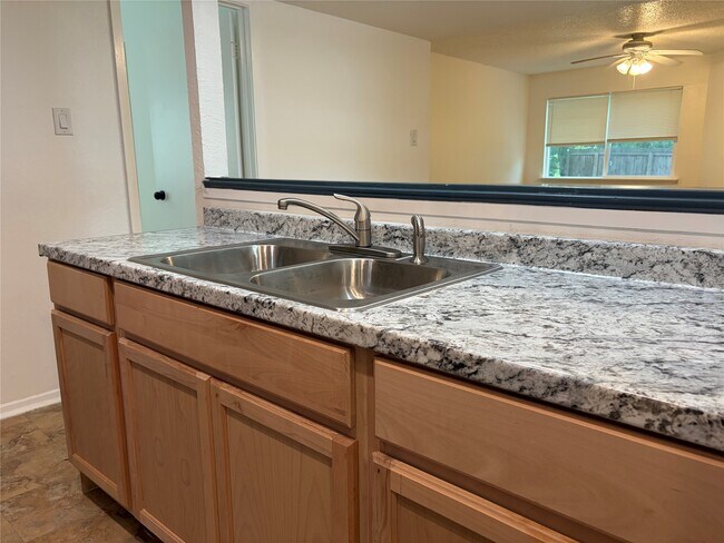 Building Photo - 6800 Trendal Ln