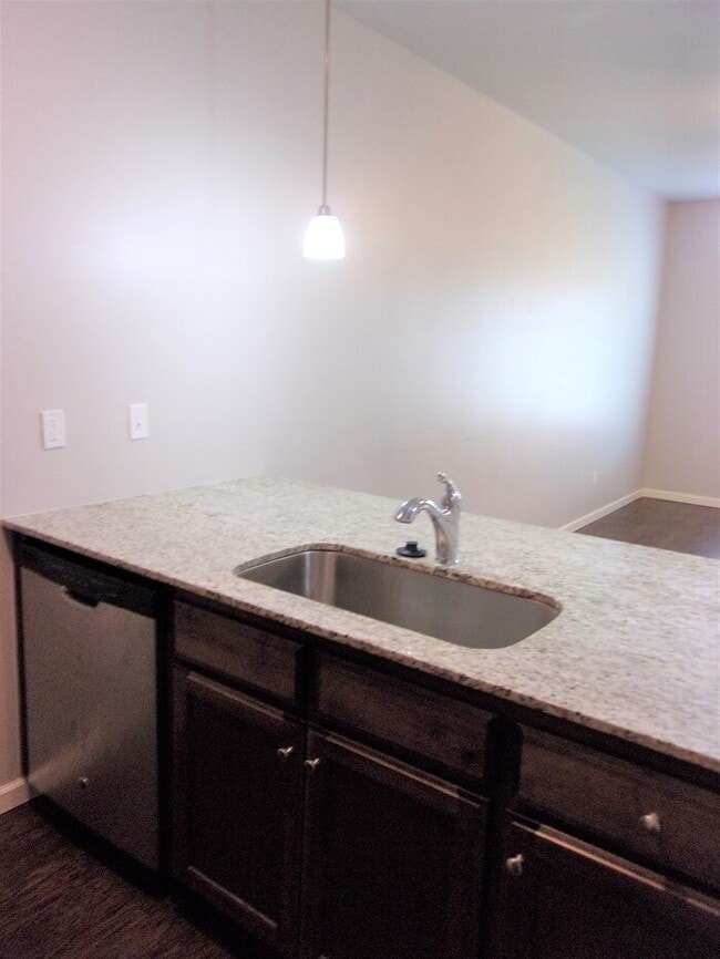 Building Photo - 2 BED 1 BATH 1 CAR GARAGE TOWNHOUSE-DEL CITY