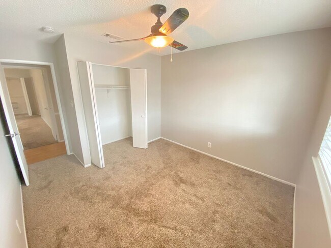 Building Photo - Charming 4 Bedroom, 3 Bath, Single-Story H...