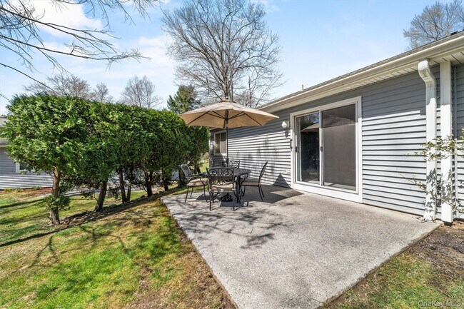 Building Photo - 164 Carriage Ct