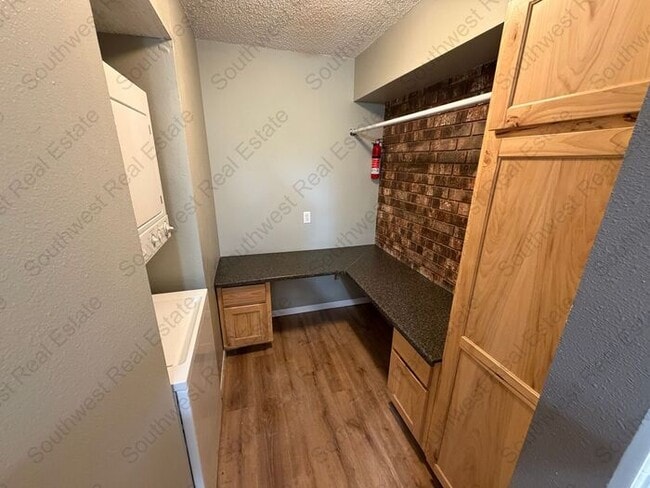 Building Photo - 2 Bed 2.5 Bath Condo on the golf course!