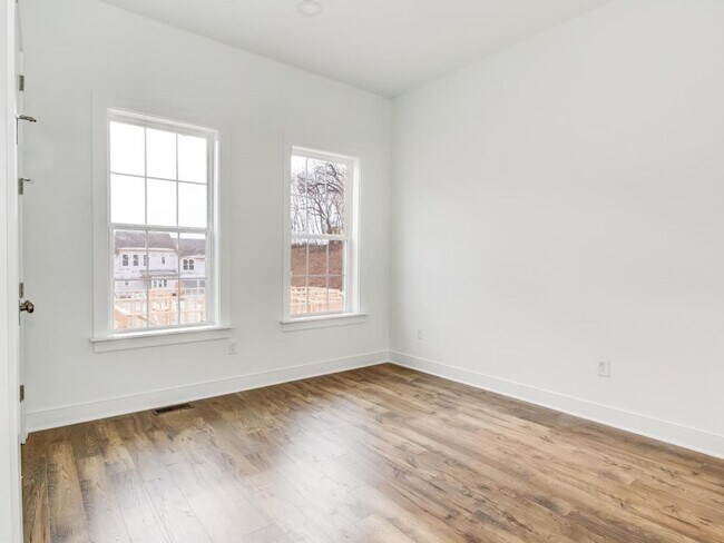 Building Photo - Luxury Townhome in the Heart of Cranberry Twp