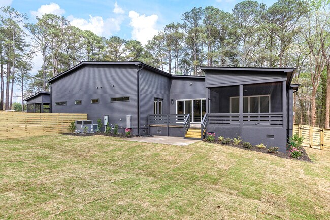 Building Photo - 1613 Bruce Cir