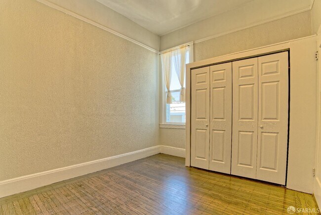 Building Photo - 1218 York St