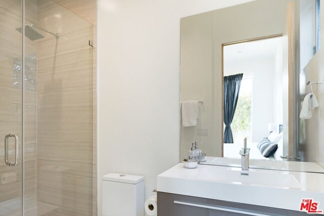 Building Photo - 1723 S Durango Ave