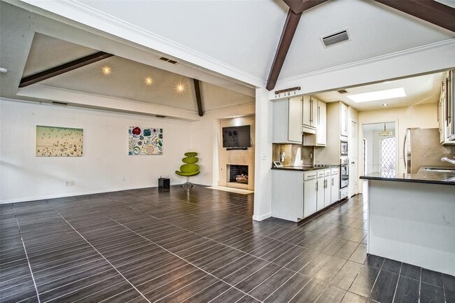 Building Photo - 9127 Valley Chapel Ln