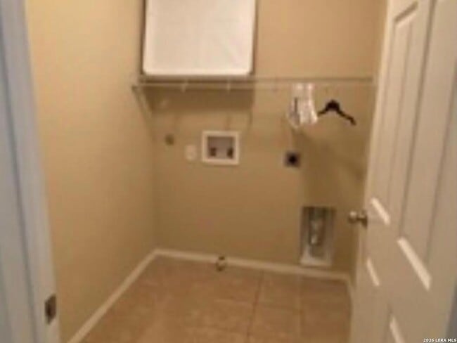 Building Photo - 25007 Cambridge Wl