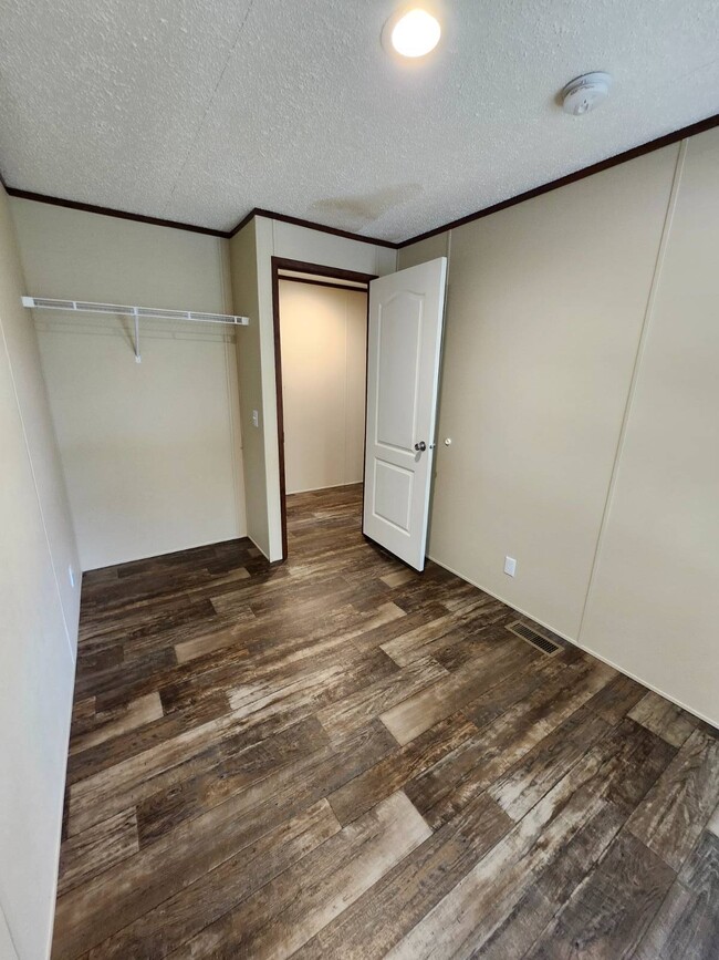 Building Photo - 402 Dorset Ln