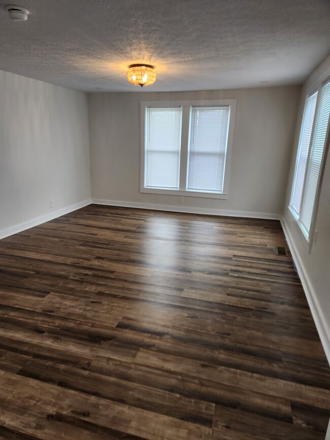 Building Photo - Beautifully Renovated Home Walkable to Dow...