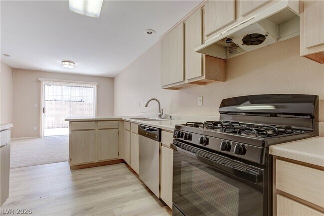 Building Photo - 1636 Coyote Run Dr