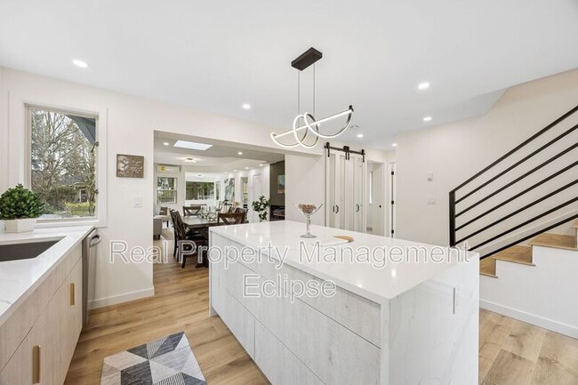 Building Photo - 742 N 90th St