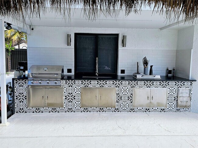 Building Photo - 16138 SW 154th Ct