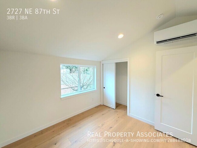 Building Photo - 2727 NE 87th St