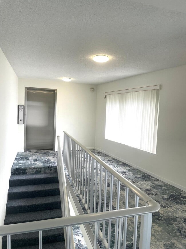 Building Photo - 1527 S Flagler Dr