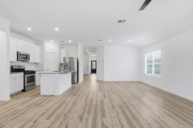 Building Photo - 9947 Pears Ml