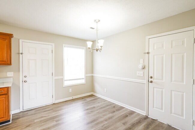 Building Photo - 802 Stewart Valley Dr