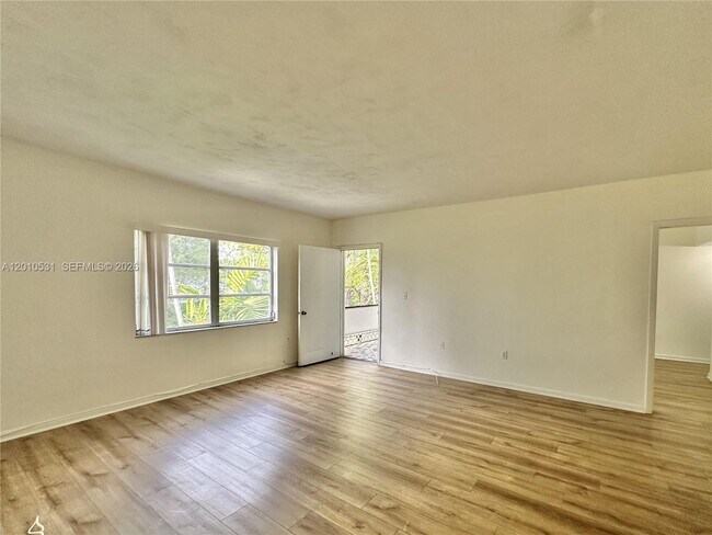 Building Photo - 9175 SW 77th Ave