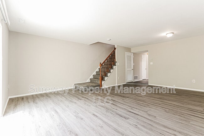 Building Photo - 178 Yorktown Blvd