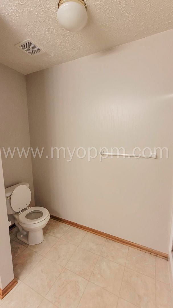 Building Photo - Bright and Spacious 4 Bedroom Home | Bellevue
