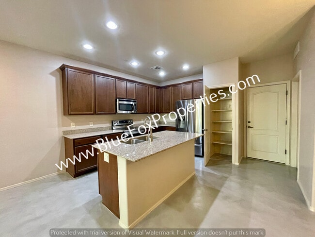 Building Photo - 2428 E Emerald Moon Dr