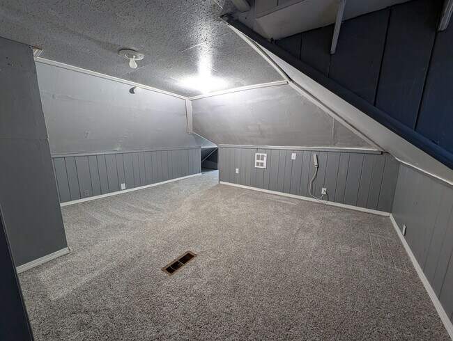 Building Photo - Large Bremerton Original for Rent! Over 23...