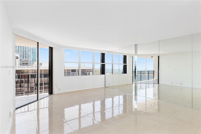 Building Photo - 1901 Brickell Ave