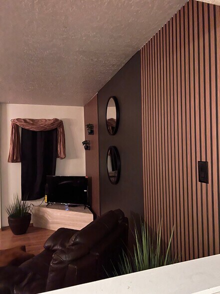 Building Photo - 628 Marquis Ct NE