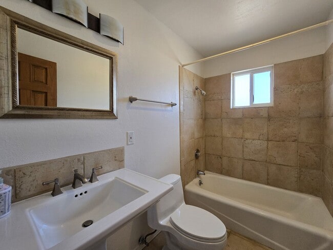 Building Photo - 105 Michelle Dr
