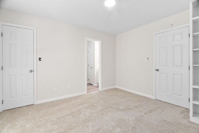 Building Photo - Stylish & Fully Updated 2-Bedroom Townhous...