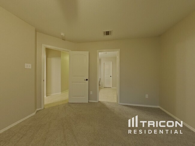Building Photo - 413 Azalea Dr