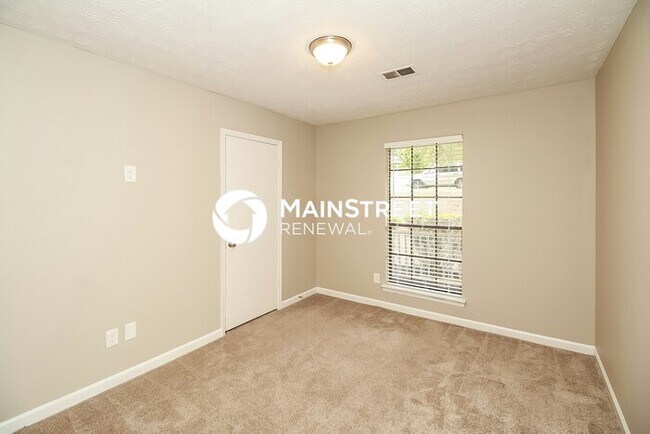 Building Photo - 3 Bedroom Pet-Friendly Home in Riverdale, GA with Main Street Renewal
