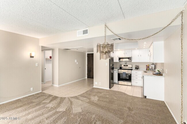 Building Photo - 7930 E Camelback Rd
