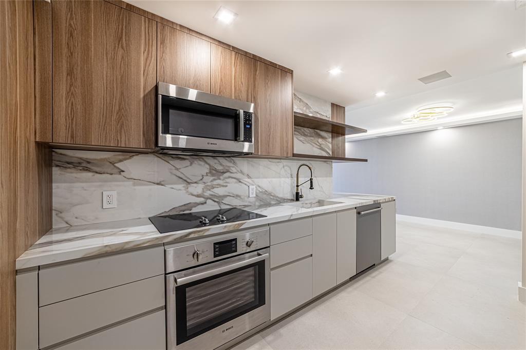 Building Photo - 405 N Ocean Blvd