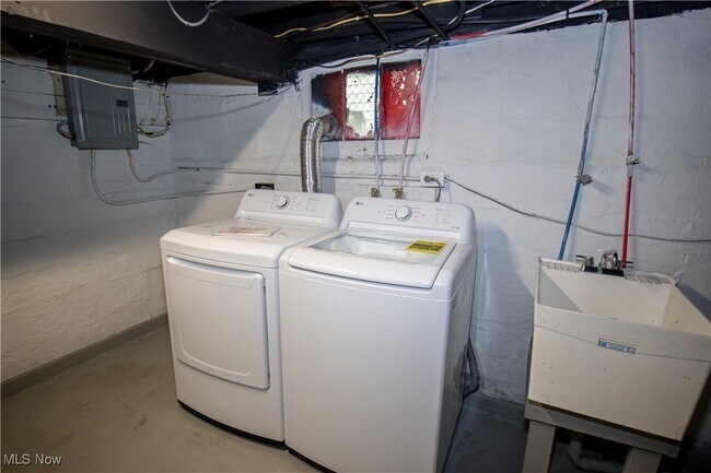 Building Photo - 12412 Sprecher Ave