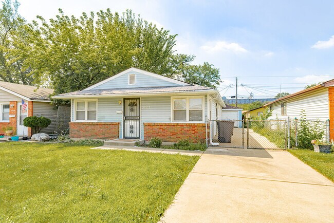 Building Photo - 3227 Nelson Ave