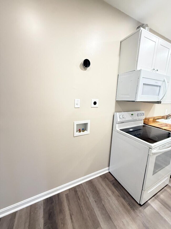 Building Photo - 1233 Vincennes St