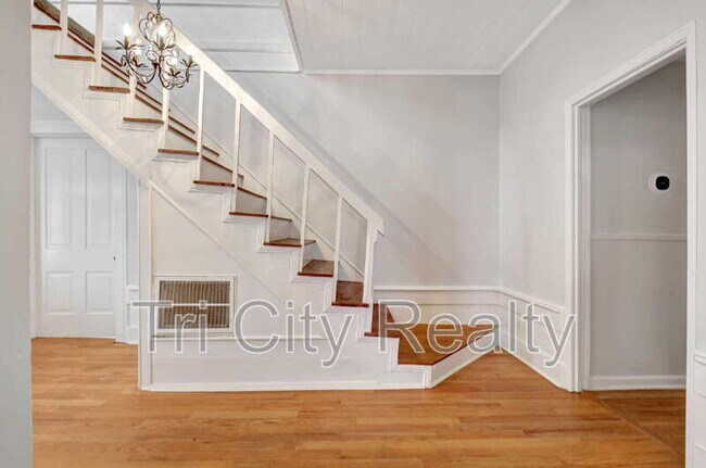 Building Photo - 115 Church Aly