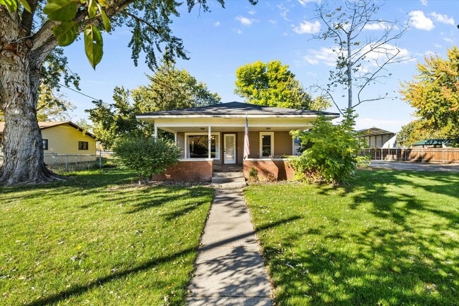 Primary Photo - Charming Country Home on 1 Acre – 2 Bed, 1...