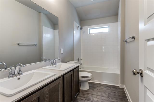 Building Photo - 2413 Spring Side Dr